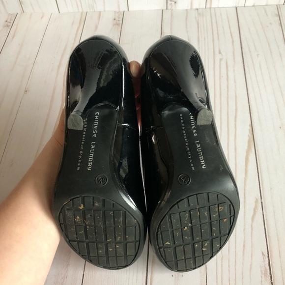 Chinese Laundry Z-New Alerts Black Patent Pumps - Picture 8 of 8